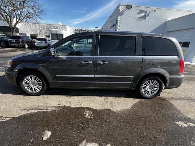 Used 2015 Chrysler Town & Country For Sale in Waterford Twp, MI