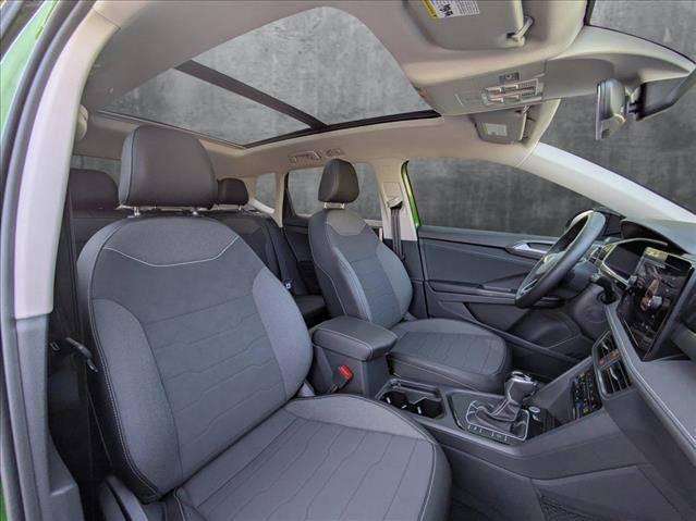 2025 Volkswagen Taos 1.5T SE Black