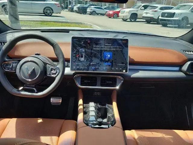 2025 INFINITI VF 8 Plus