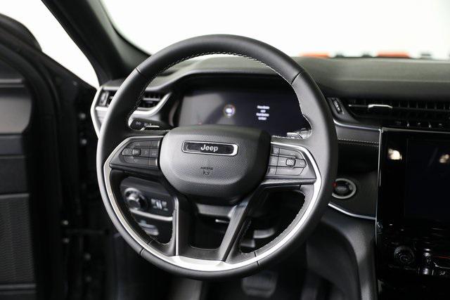 2025 Jeep Grand Cherokee GRAND CHEROKEE LAREDO 4X4