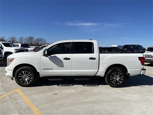 2024 Nissan TITAN Crew Cab SV 4x4