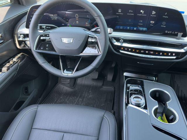 2025 Cadillac iQ Sport w/1SF