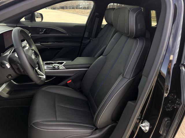 2025 Cadillac iQ Luxury w/1SC
