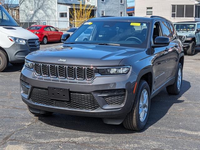 2025 Jeep Grand Cherokee GRAND CHEROKEE LAREDO X 4X4