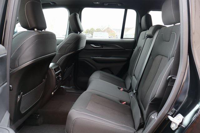 2025 Jeep Grand Cherokee GRAND CHEROKEE LAREDO X 4X4