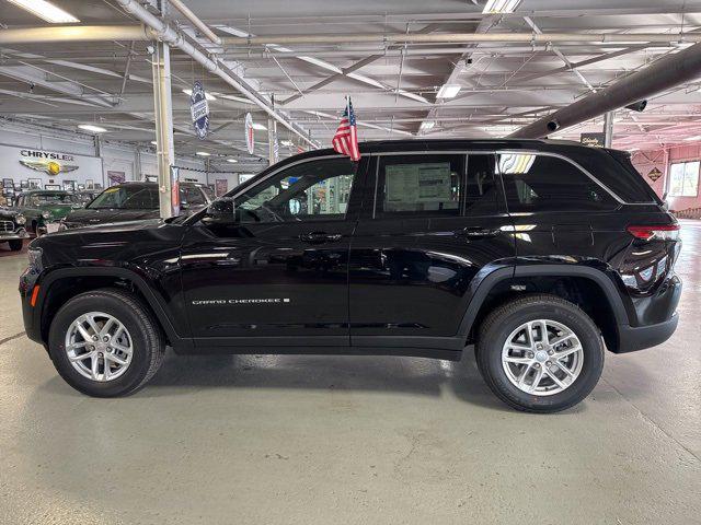2025 Jeep Grand Cherokee GRAND CHEROKEE LAREDO X 4X4