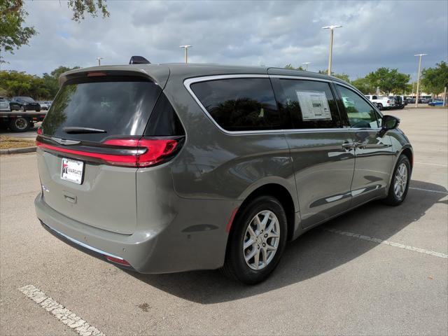 New 2025 Chrysler Pacifica Select New 2025 Chrysler Pacifica Select