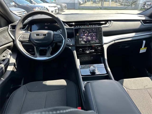 2025 Jeep Grand Cherokee GRAND CHEROKEE L LAREDO 4X4