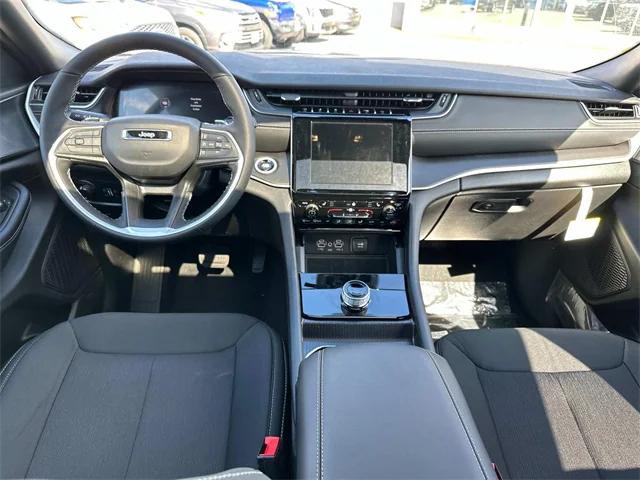 2025 Jeep Grand Cherokee GRAND CHEROKEE L LAREDO X 4X4