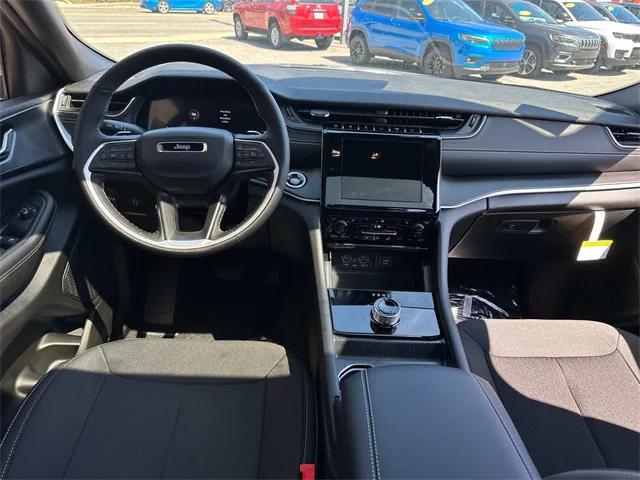2025 Jeep Grand Cherokee GRAND CHEROKEE L LAREDO X 4X4