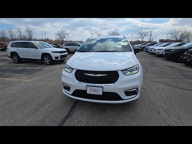 2025 Chrysler Pacifica PACIFICA SELECT