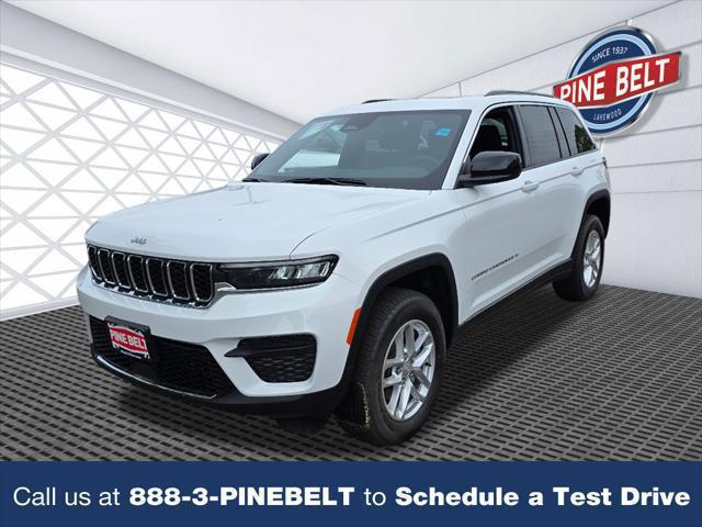 2025 Jeep Grand Cherokee GRAND CHEROKEE LAREDO X 4X4