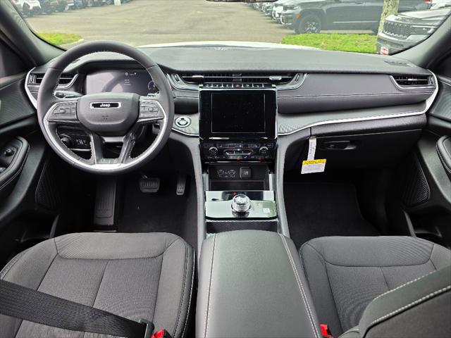 2025 Jeep Grand Cherokee GRAND CHEROKEE LAREDO X 4X4
