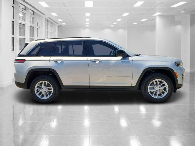 2025 Jeep Grand Cherokee GRAND CHEROKEE LAREDO X 4X2