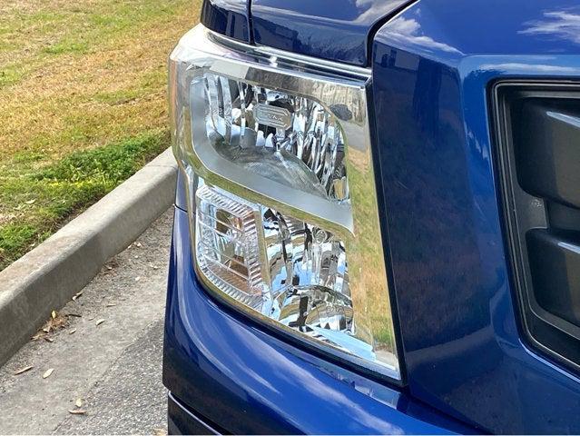 2023 Nissan TITAN Crew Cab SV 4x2