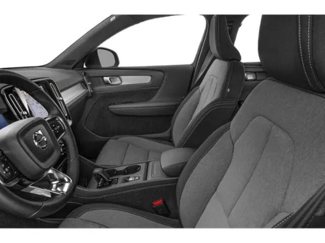 2025 Volvo XC40 B5 Ultra Dark Theme
