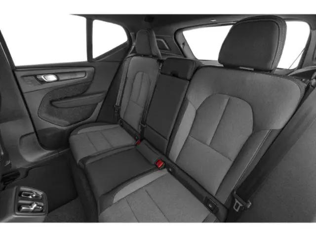 2025 Volvo XC40 B5 Ultra Dark Theme