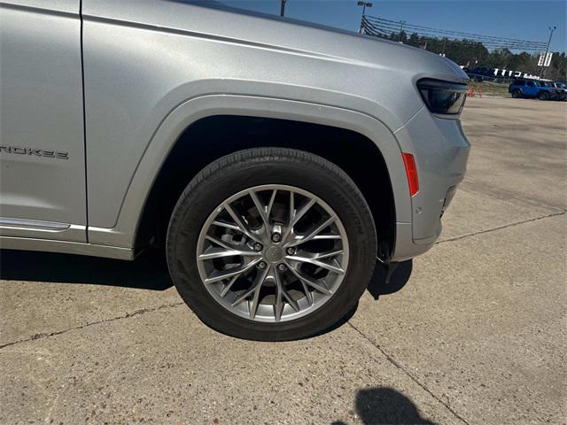 2023 Jeep Grand Cherokee L Summit 4x2