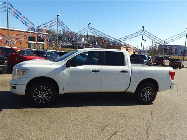 2023 Nissan TITAN Crew Cab SV 4x4
