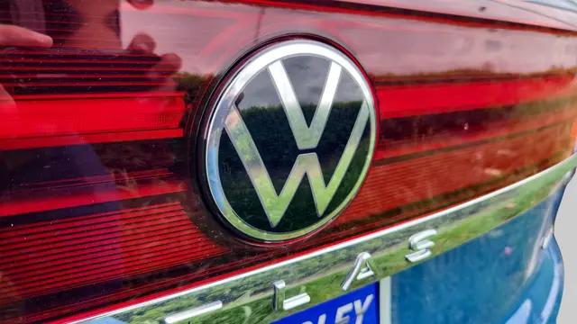 2025 Volkswagen Atlas Cross Sport 2.0T SEL Premium R-Line