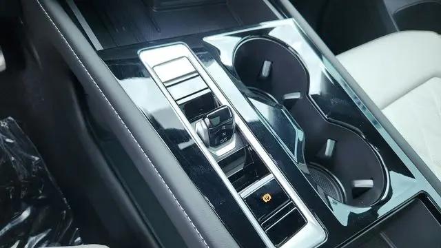 2025 Volkswagen Atlas Cross Sport 2.0T SEL Premium R-Line