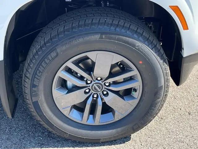 2025 Nissan Frontier Crew Cab SV 4x4