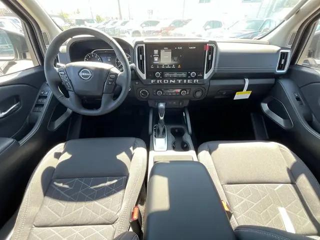 2025 Nissan Frontier Crew Cab SV 4x4