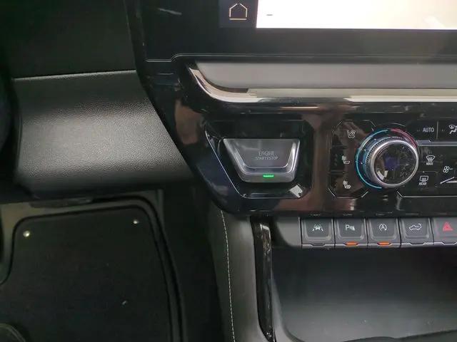 2025 GMC Sierra 1500 4WD Crew Cab Short Box AT4X