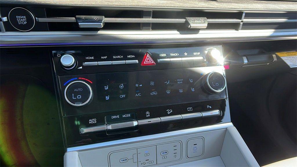 2025 Hyundai Santa Fe Limited - Photo 24