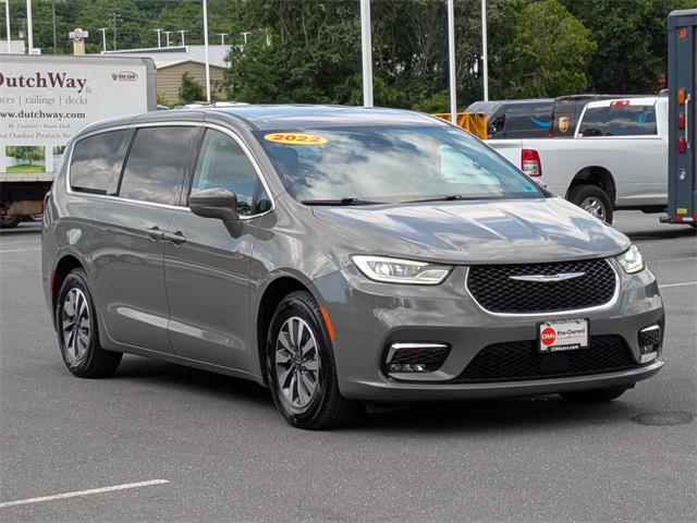 2022 Chrysler Pacifica Hybrid Touring L