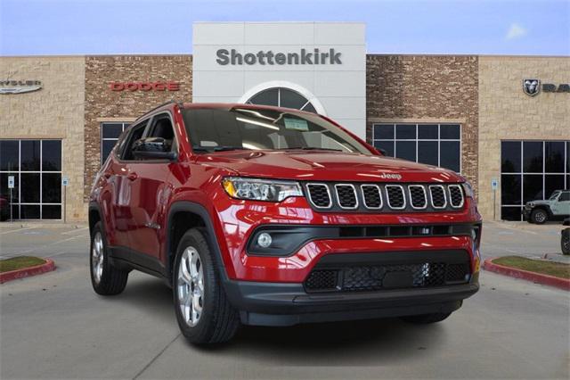 2025 Jeep Compass COMPASS LATITUDE 4X4