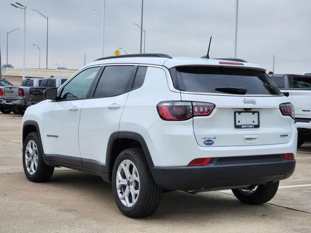 2025 Jeep Compass COMPASS LATITUDE 4X4