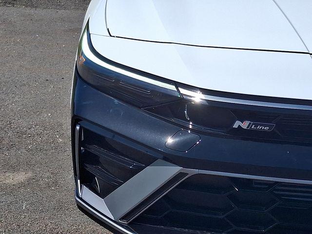 2025 Hyundai Elantra N Line - Photo 9