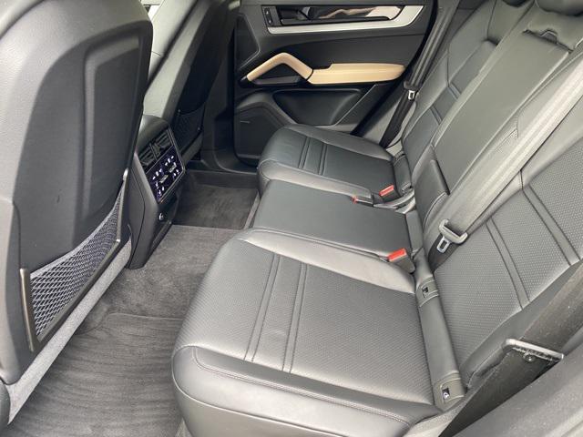 2024 Porsche Cayenne Unknown