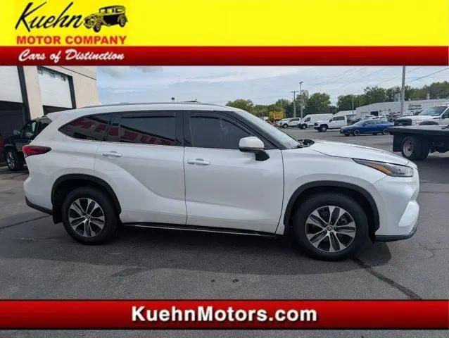 2022 Toyota Highlander XLE for sale in Rochester, MN