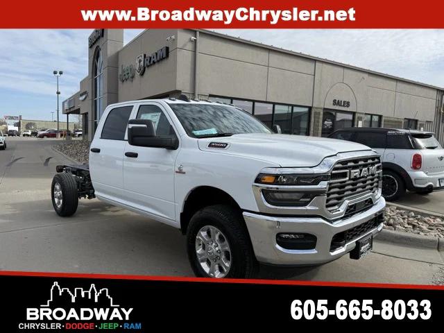 2025 RAM Ram 3500 Chassis Cab RAM 3500 TRADESMAN CREW CAB CHASSIS 4X4 60 CA 2025 RAM Ram 3500 Chassis Cab RAM 3500 TRADESMAN CREW CAB CHASSIS 4X4 60 CA