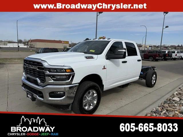 2025 RAM Ram 3500 Chassis Cab RAM 3500 TRADESMAN CREW CAB CHASSIS 4X4 60 CA 2025 RAM Ram 3500 Chassis Cab RAM 3500 TRADESMAN CREW CAB CHASSIS 4X4 60 CA