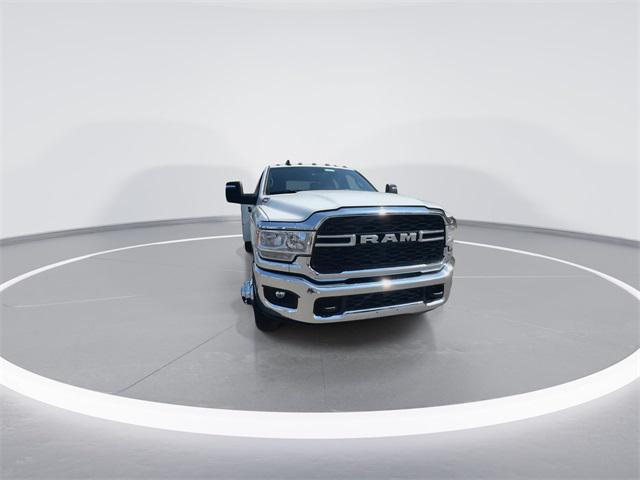 2024 RAM Ram 3500 Chassis Cab RAM 3500 TRADESMAN CREW CAB CHASSIS 4X4 60 CA