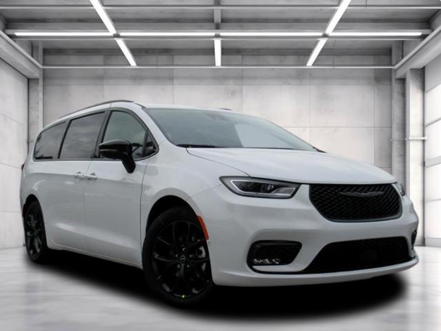 2025 Chrysler Pacifica PACIFICA LIMITED
