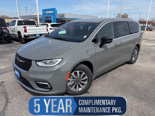 2025 Chrysler Pacifica Hybrid Select