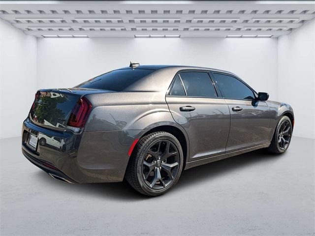 2021 Chrysler 300 Touring