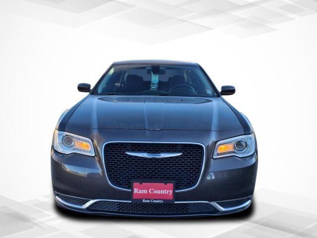 2022 Chrysler 300 Touring