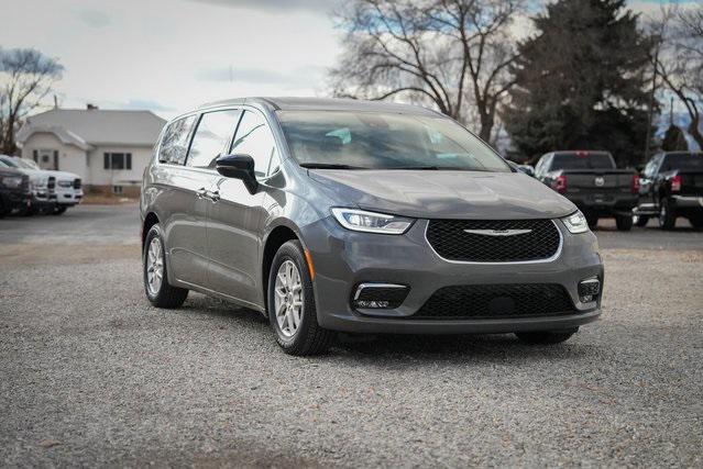 2024 Chrysler Pacifica PACIFICA TOURING L