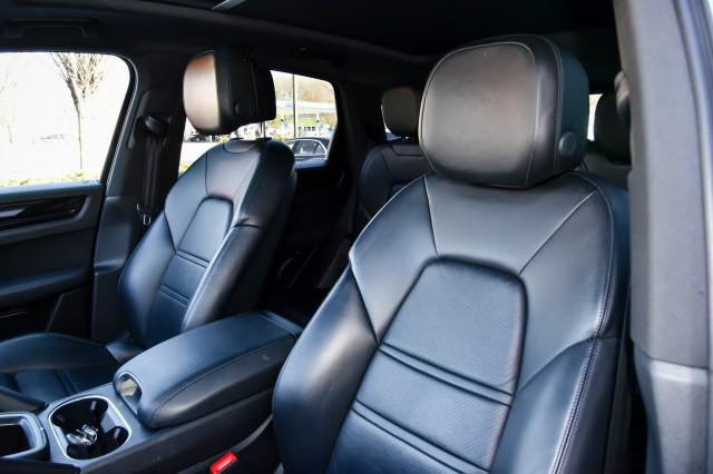 2023 Porsche Cayenne Platinum Edition