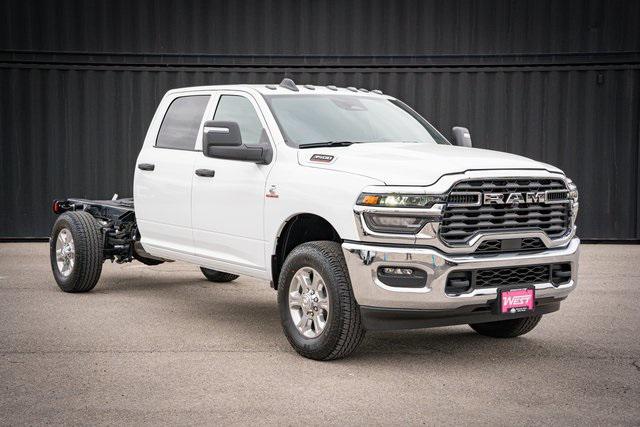 2025 RAM Ram 3500 Chassis Cab RAM 3500 TRADESMAN CREW CAB CHASSIS 4X4 60 CA