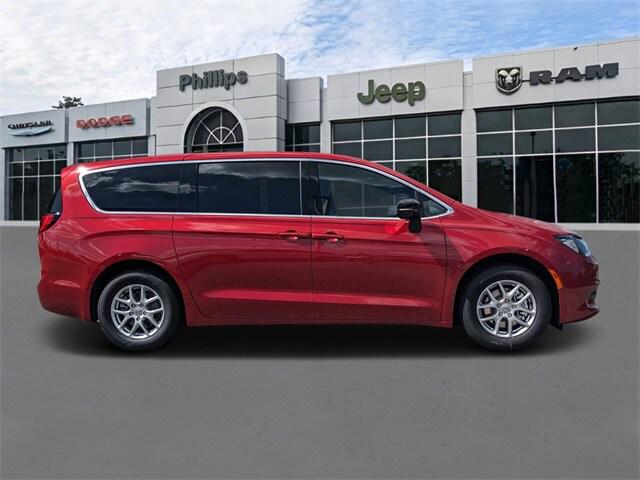 2025 Chrysler Voyager VOYAGER