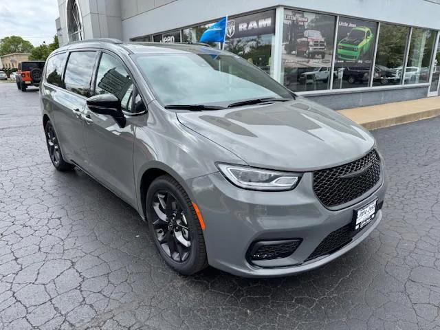 2025 Chrysler Pacifica PACIFICA LIMITED