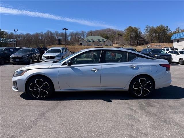 2023 Nissan Altima SR FWD