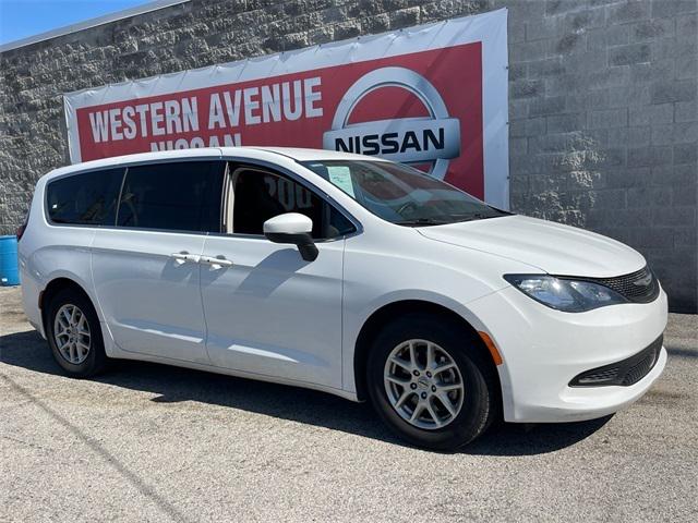2022 Chrysler Voyager LX