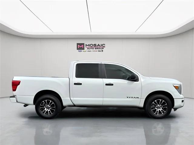 2023 Nissan TITAN Crew Cab SV 4x4